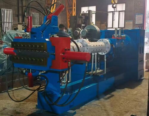 Những gì là sự khác biệt giữa pin loại lạnh thức ăn extruder và bình thường lạnh thức ăn extruder? những lợi thế của nó là gì?