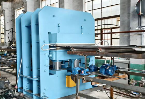 Giá tốt Máy bơm phẳng áp suất 400 tấn với điều khiển PLC và khoảng cách tấm 200mm cho tấm bánh sandwich vải dây cao su trực tuyến