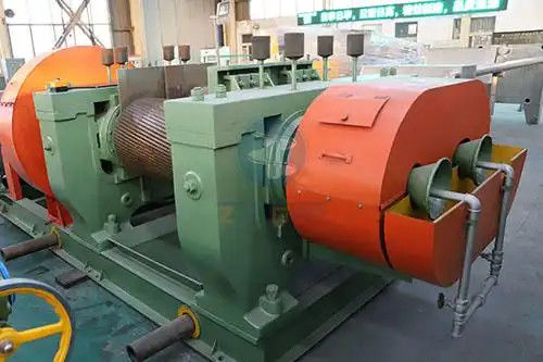 Giá tốt Máy nghiền cao su 110kw để tái chế lốp xe sản xuất bột cao su với điều khiển PLC trực tuyến