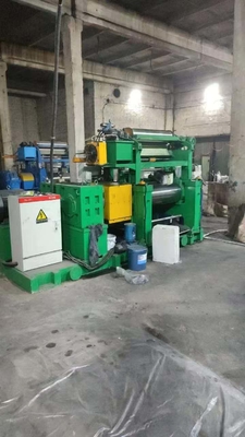 Điều chỉnh khoảng cách điều khiển điện Hai Roll Mill cho cao su kết hợp / Máy xay cao su với máy trộn cổ phiếu